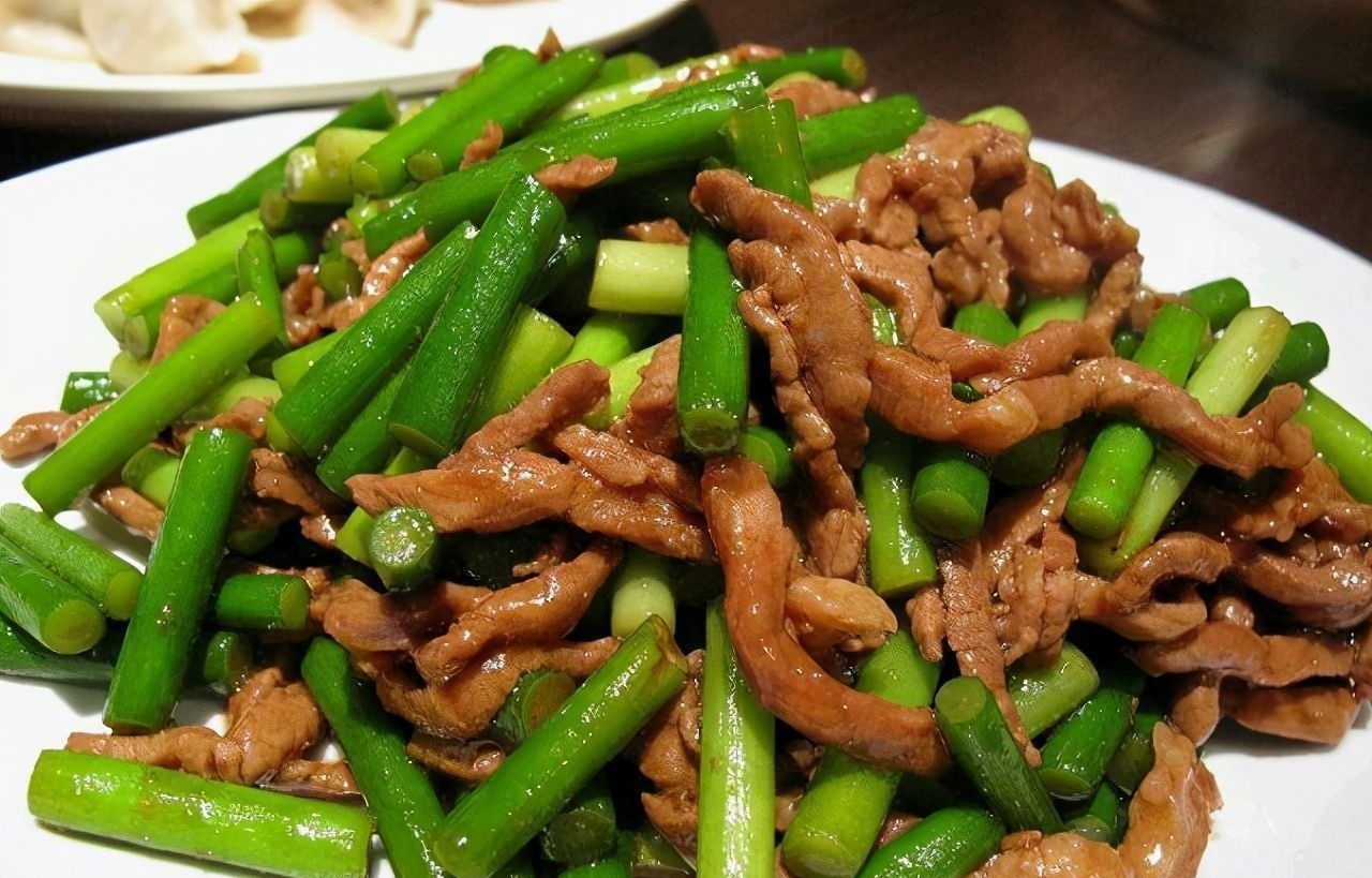 不论炒啥肉，都别直接下油锅，学会这2招，肉香不柴也不腥