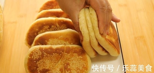 圆饼|不放水不放糖，三天两头做一次，松软香甜，再做20个不够吃！
