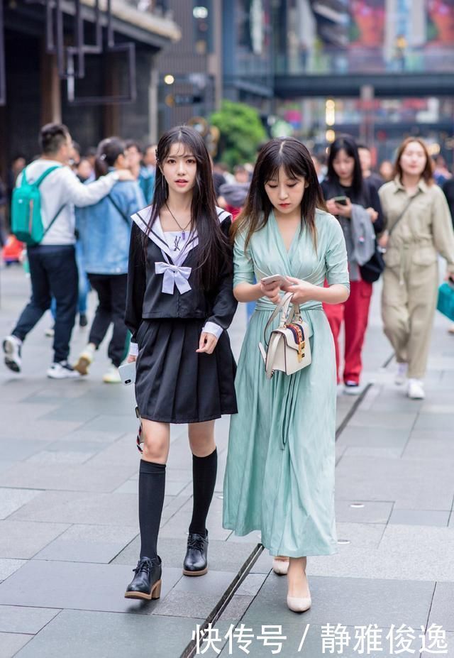 一个人要想显得端庄,还得试一下长裙穿搭,高贵大气