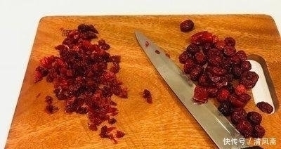 巧克力饼干别再买着吃了,不用水不用油,而且不用烤,在家就能做