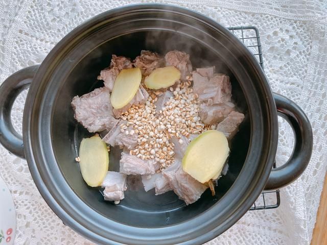 清洗干净|秋天最适合喝这碗汤,清淡不油腻,营养丰富又好喝,祛湿降火润燥