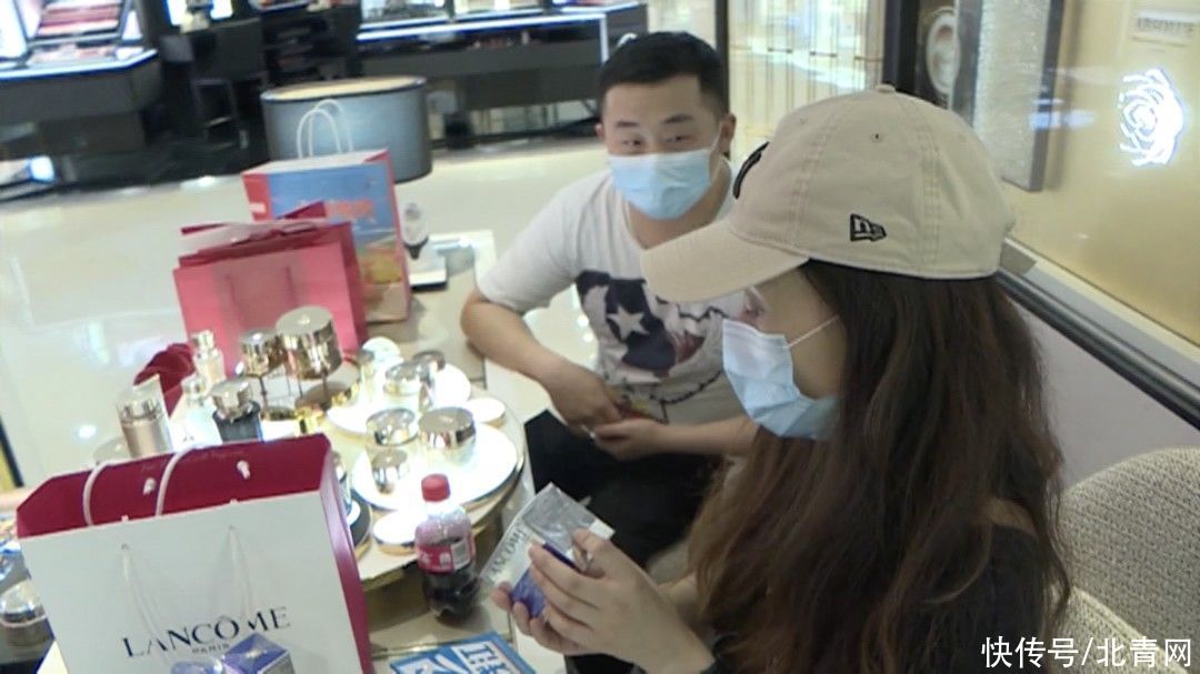 兰蔻|用2000块手机的他，给妻子买了套近4000块的护肤品，结果老婆过敏了