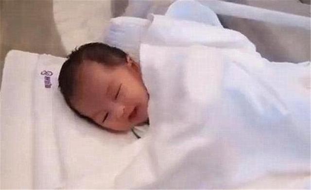 容貌|“最美”新生儿引宝妈羡慕,靠高颜值征服众网友:我愿意等她长大