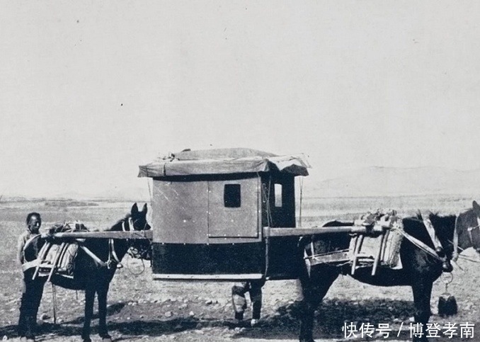 猪蹄|清朝老照片:女子心宽体胖,脚却小如猪蹄,图3贵族女子聚会