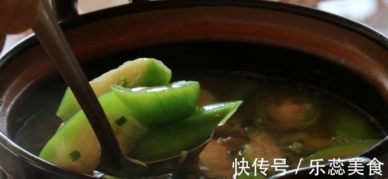 丝瓜肉片汤|一家三口的晚餐,荤菜搭配,加起来不超过40块,吃的美滋滋