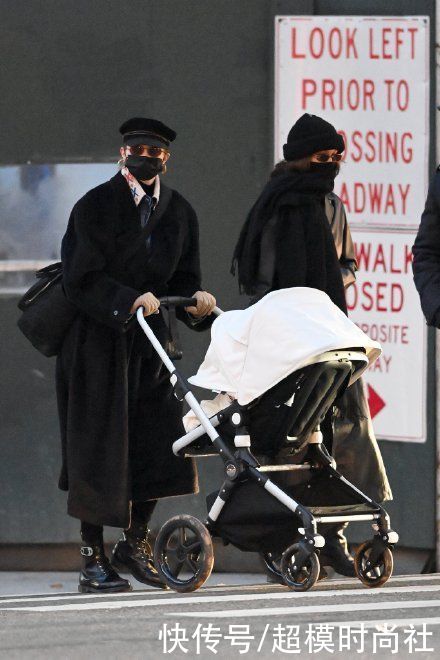 超模Gigi秀迷惑街拍！上身穿臃肿羽绒服秀腰，被嘲身体像拼接