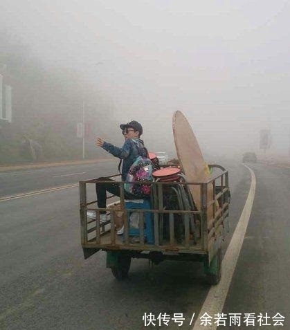 |幽默笑话:上个月不是刚给她买了一辆奥迪吗……