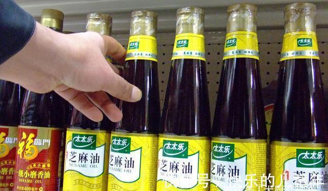 香油瓶|买香油,不是越贵越好,油瓶身上有这“3行字”,弄懂再买不吃亏