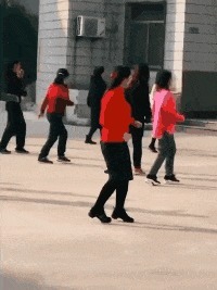 |搞笑GIF:老公你要相信我 我膝盖上面的伤就是这么来的