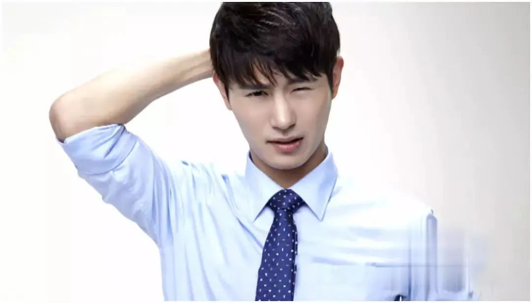 癌细胞|手指长这样,可能是肺癌的早期征兆,1个动作轻松自测!护肺用好这4招~