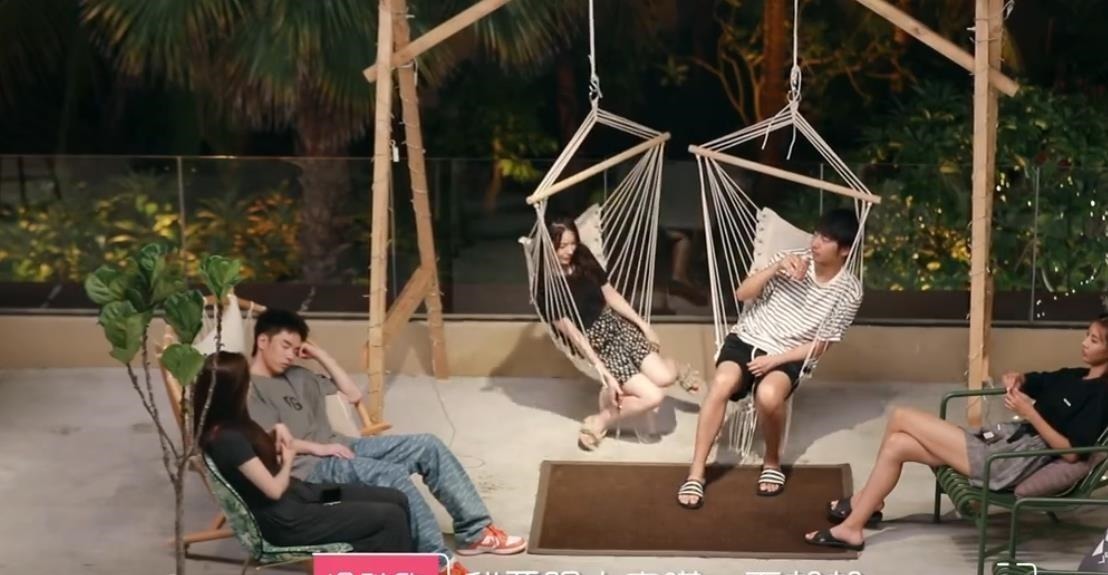 《我们恋爱吧2》女三冷雅欣绿茶人设遭全网群嘲,被观众骂上热搜