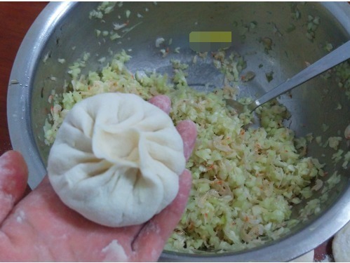 这个包子没有肉却特别鲜,只用俩食材,一个负责香,一个负责鲜!