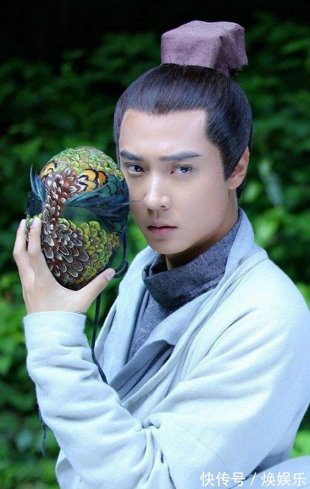 張丹峰粉絲降幅排第一，為3年來最高，愛過他粉絲現(xiàn)在如何了