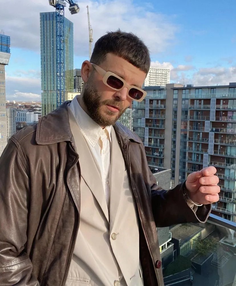 w英国大胡子玩转莫兰迪配色，适用于每个年龄段男性的高级穿搭