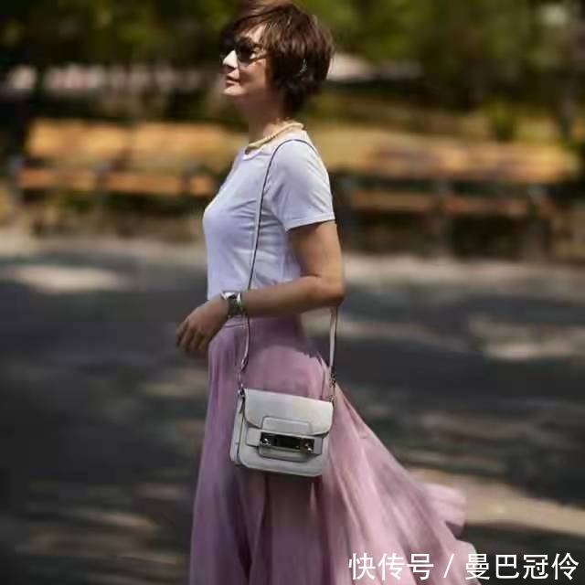卡其色|50岁黄皮肤女人,夏季穿什么颜色显白又年轻?