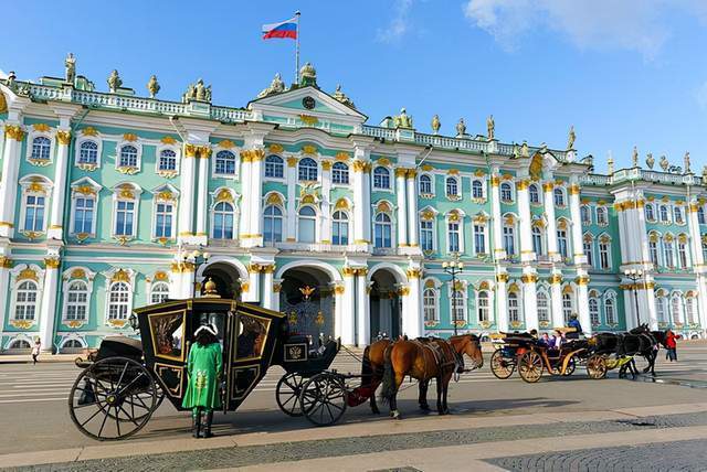 孔雀东南飞#世界名画《夏日的傍晚》,为何越看越让人害怕,它藏着一个秘密