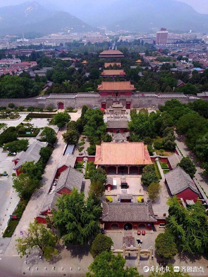 泰山|神圣庄严大方，航拍泰山中轴线上的岱庙盛夏美景