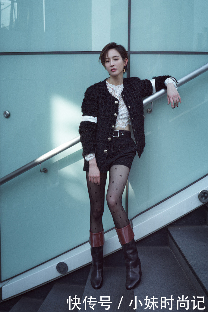 徐璐真会玩，穿小香风外套优雅高级，却大胆戴“绿帽子”，太时髦