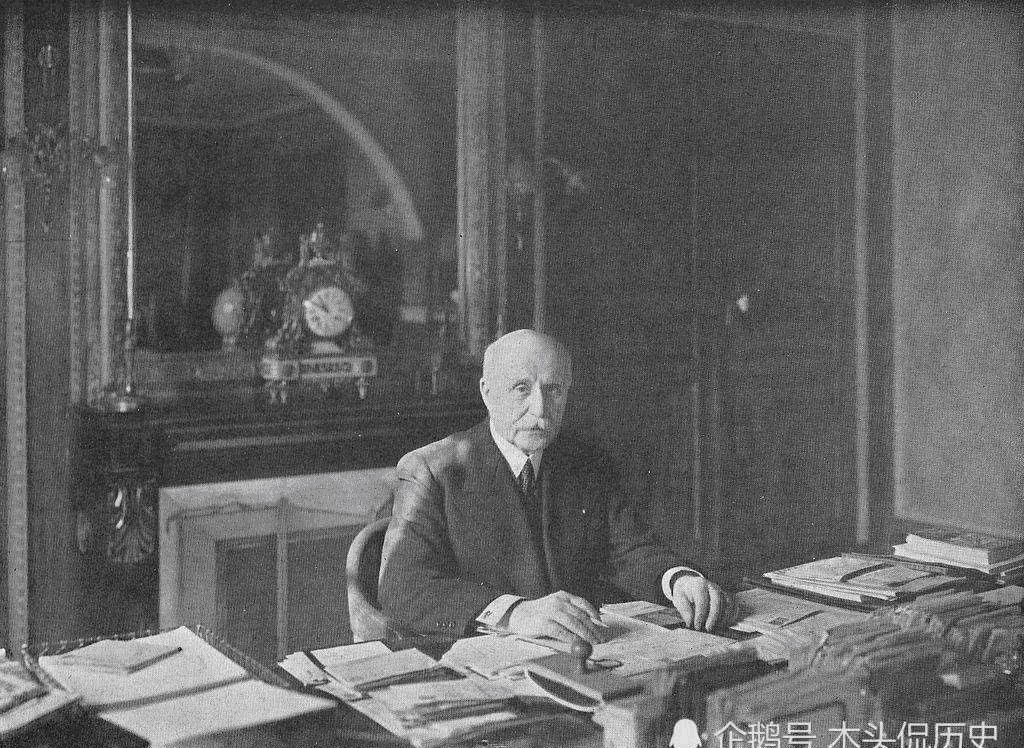 投降|二战时，他是法国元帅，却主动投降德国，结局如何？