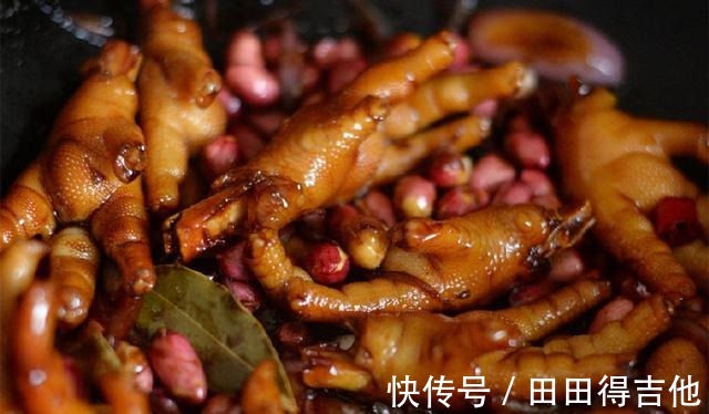 鸡爪|初秋季节当吃它,鸡爪软烂花生软糯,满满的胶原蛋白,好吃又养颜!