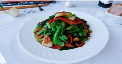 人称|11月，吃此菜当季，人称“维他命蔬菜”，对肠胃好，不懂吃可惜