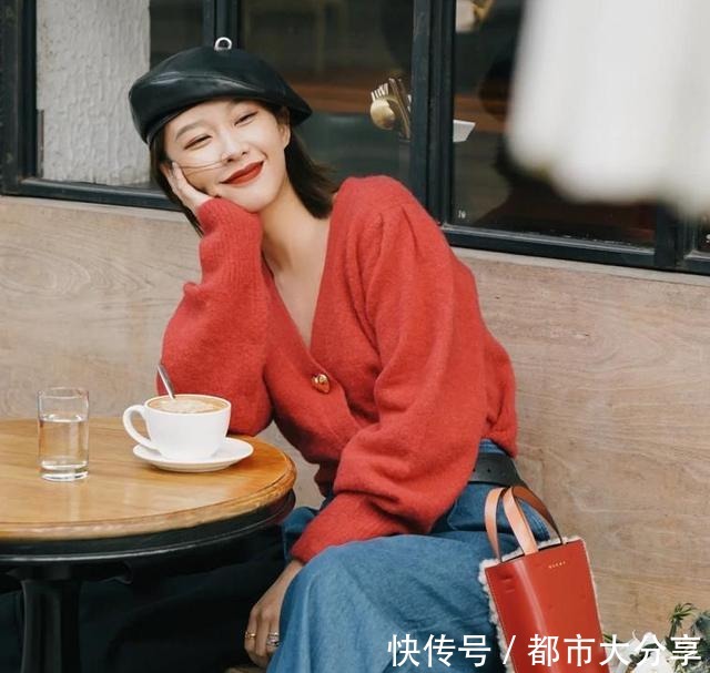 毛衣|今年流行的“红色毛衣”,如何搭配才显高级气质