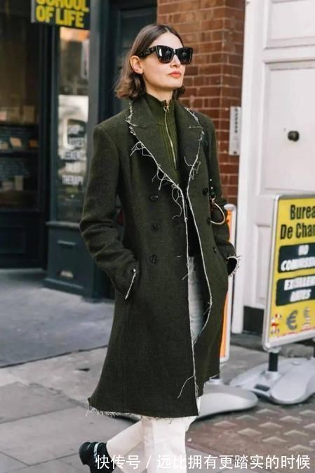 饱和度|不管是大衣还是羽绒服，尽量别穿这3个“颜色”，不耐看也不耐穿