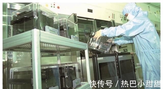 郭台铭|郭台铭妥协了?国内买圆晶厂、购入光刻机,富士康即将面临转型