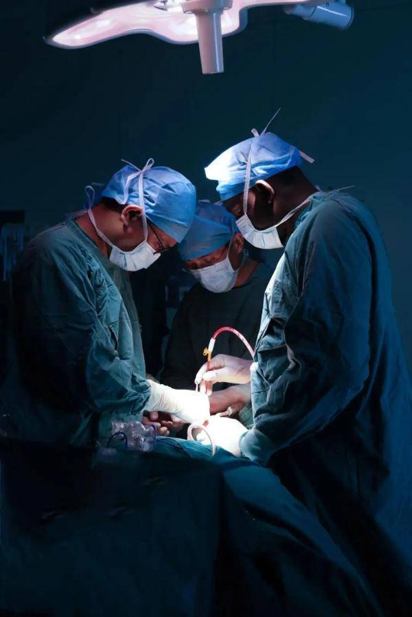 手术治疗|注意!智齿发炎“放倒”男子,拔牙后住进ICU