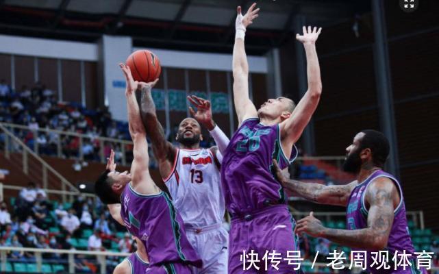 高诗岩|山东男篮首战上海,战绩的士气处下风,此消彼长取胜几乎不可能!