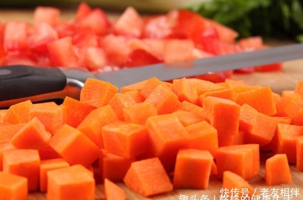 越来越|胡萝卜和此物一起煮,胃舒服了,失眠消失了,视力也越来越好