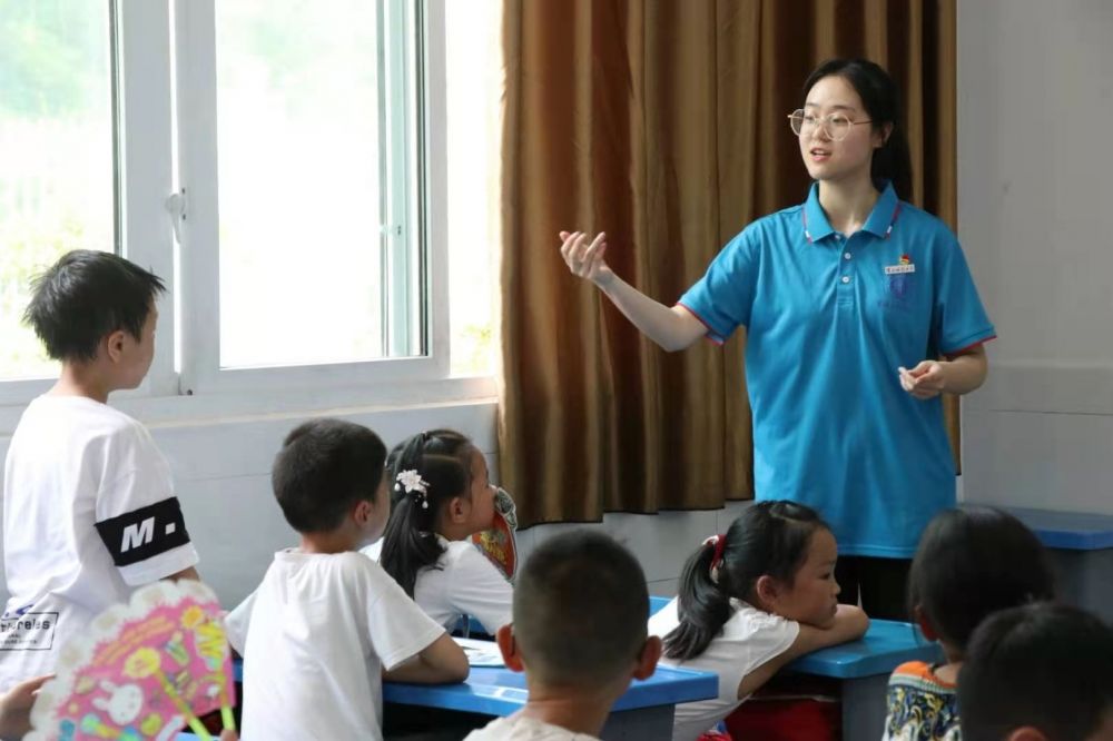 服务队|重庆师范大学初等教育学院暑期“三下乡”：趣味英语课带去巫溪县