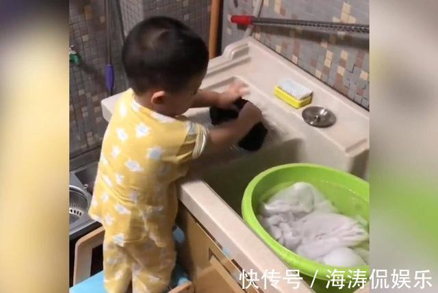 老二|自己的事情自己做，生了老二大宝日子不好过，妈妈已经笑晕在门口