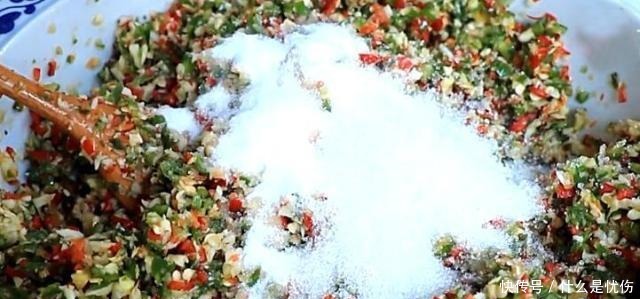 4斤辣椒2斤大蒜,简单一拌,开胃又下饭,一次做4斤能吃半年!