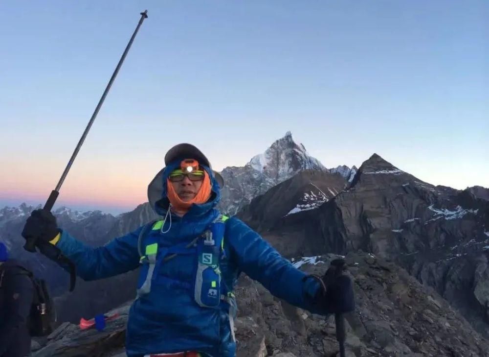  中华|潘中华：鹰，不可以留恋地平线