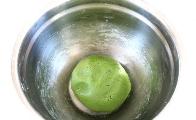 咬一口，酥掉渣，这款炼乳小方太好吃了，做法比面包蛋糕都简单