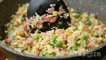 什锦炒饭|炒饭前多加这一步，颗粒分明不粘锅，10分钟就搞定