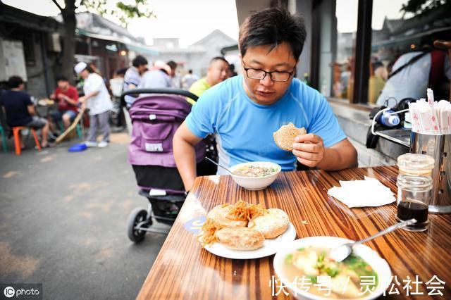 中国人“十人九胃”,营养师呼吁早晚餐分别有3种食物不要碰