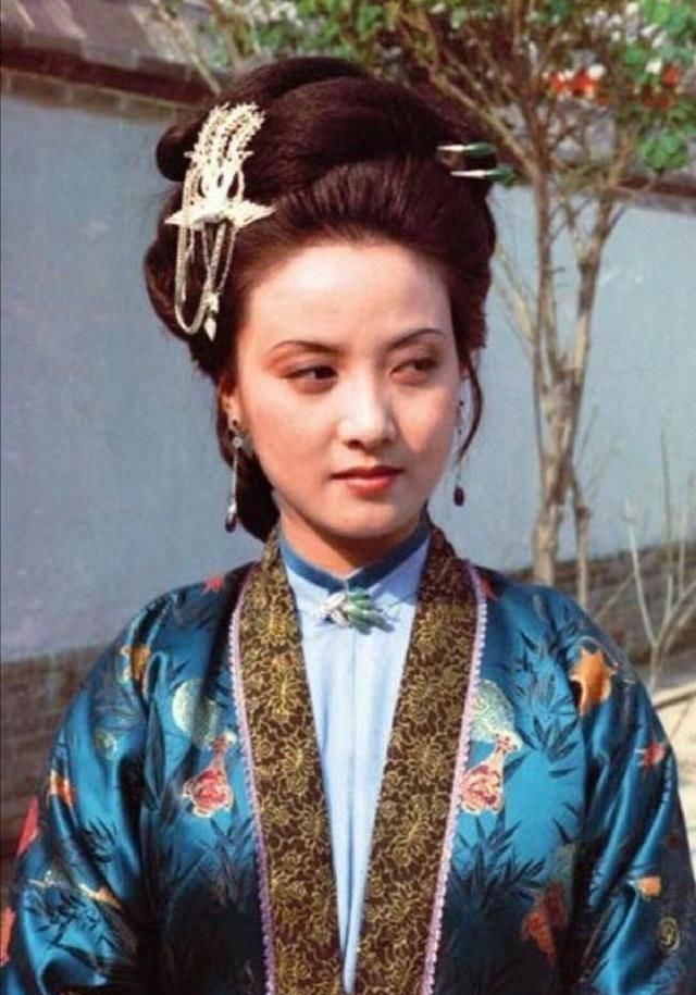 答案|贾瑞一介家教,为何却敢打王熙凤的主意王夫人恼怒之下说出答案