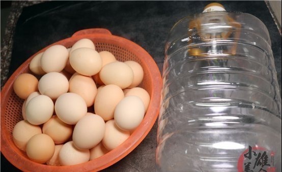 鸡蛋|空油桶如何装鸡蛋，姑娘教我小妙招，没想到这么简单，太实用了