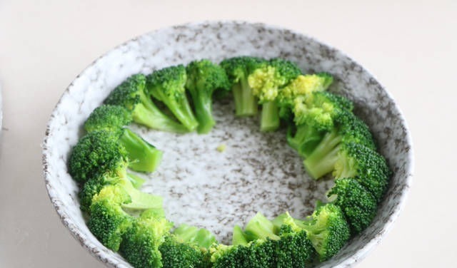 除夕待客,这道硬菜少不了,好吃上档次,上桌几分钟被抢光