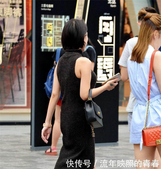 气质|小姐姐一头气质长发,穿黑色短款上衣配短裤,清新靓丽又性感