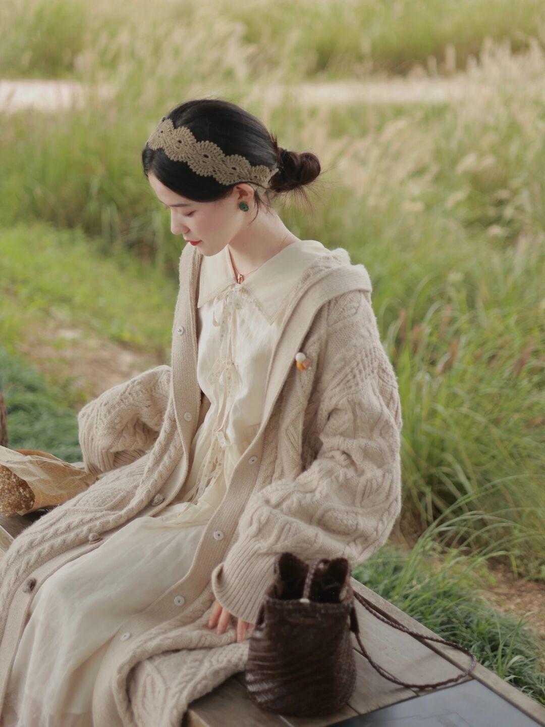 长款 长款针织开衫这样搭,保暖时髦又温柔,随便穿穿都有气质