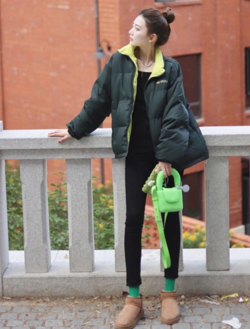 小姐姐|今年流行“羽绒服+小脚裤”,时髦显瘦又保暖,轻松美出新高度