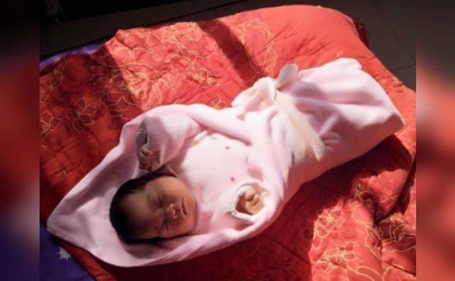 发育|宝宝睡觉时的4种动作,暗示了大脑发育程度,全都占了的恭喜了