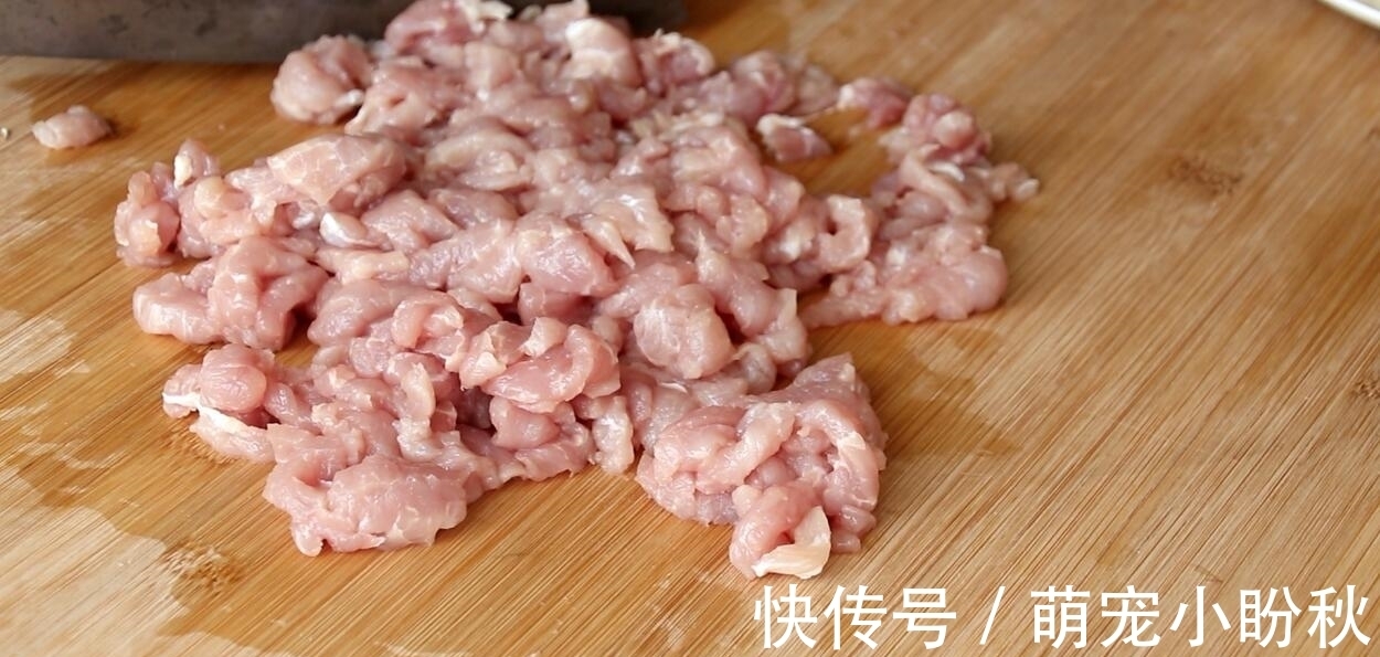 清洗干净|秋天,睡眠不好要常喝这汤,做法简单营养高,煮一大锅好喝又解馋