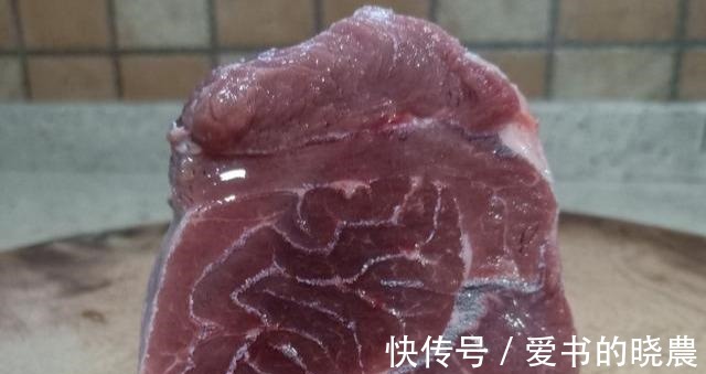 炖牛肉时，只需加入一勺特殊食材，牛肉软烂鲜香没腥味百试百灵！