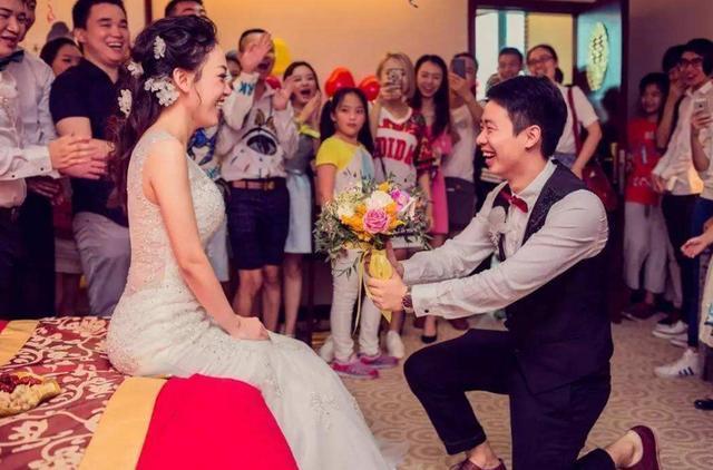 伴娘团 “最霸气新娘”婚礼现场,看到伴娘手上的证书后,网友:自求多福