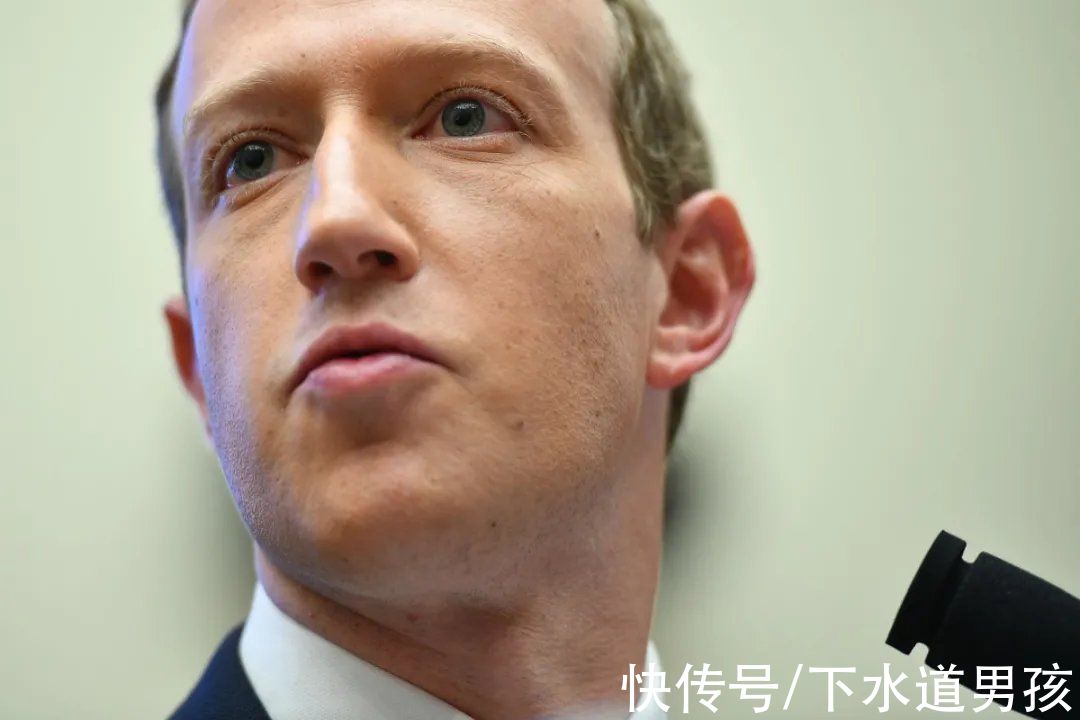 母公司|扎克伯格宣布将重新命名自己的公司FACEBOOK