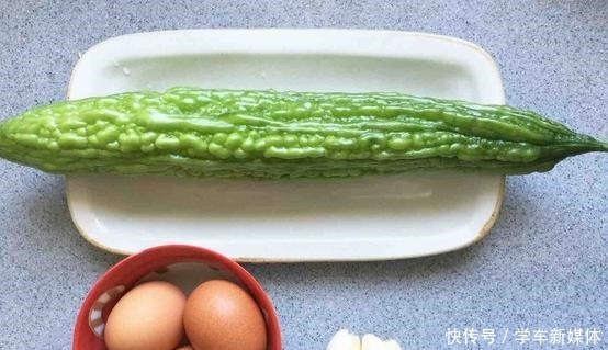 苦瓜炒蛋，到底是先炒苦瓜还是先炒蛋很多人都搞错，难怪不好吃